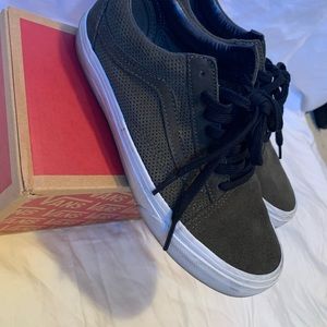 Vans: Old Skool (perf suede) tarmac/tru